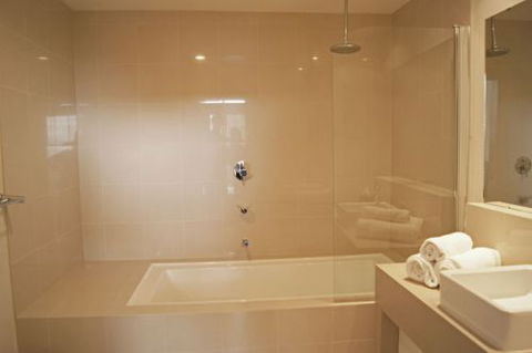 Seine Bay Apartments - Accommodation Directory 7