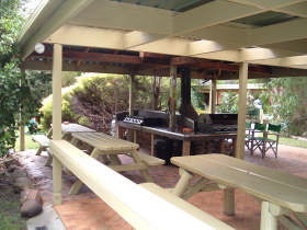 Melaleuca Grove Holiday Units & Motor Inn - Accommodation Directory 0