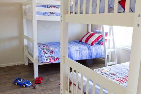 Coral Sands Luxury Beach House - Accommodation Directory 5