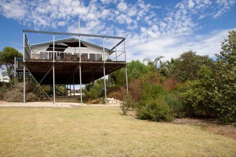 Coral Sands Luxury Beach House - Accommodation Directory 7