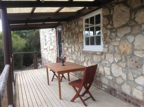 Glendon Beach House - Accommodation Directory 2