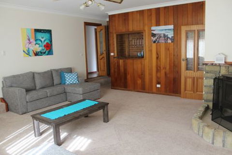 Tomakin Beach House - Accommodation Directory 8