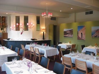 Best Western Plus The Tudor-Box Hill - Accommodation Directory 8