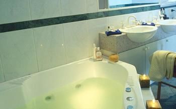 Best Western Plus The Tudor-Box Hill - Accommodation Directory 24