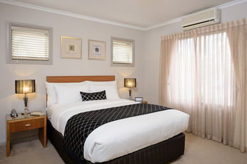 Ringwood Royale - Accommodation Directory 9