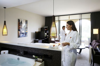 Chateau Elan - Accommodation Directory 23