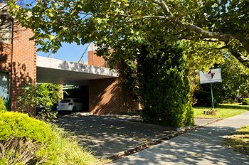 Lamplighter Motel - Accommodation Directory 6