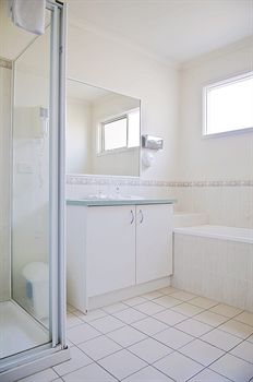 Lamplighter Motel - Accommodation Directory 16