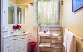 Crimson Villa - Accommodation Directory 5
