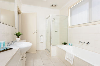 Apartments @ Kew Walpole Gardens - Kew Serviced Townhouses - Accommodation Directory 1