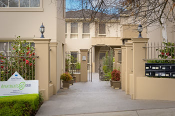 Apartments @ Kew Walpole Gardens - Kew Serviced Townhouses - Accommodation Directory 2