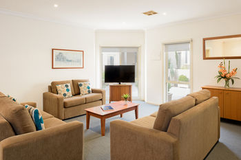 Apartments @ Kew Walpole Gardens - Kew Serviced Townhouses - Accommodation Directory 6