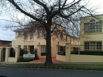 Apartments @ Kew Walpole Gardens - Kew Serviced Townhouses - Accommodation Directory 15