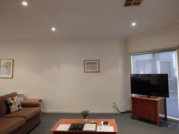 Apartments @ Kew Walpole Gardens - Kew Serviced Townhouses - Accommodation Directory 16