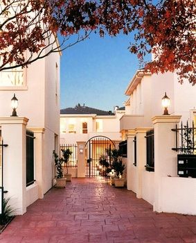 Apartments @ Kew Walpole Gardens - Kew Serviced Townhouses - Accommodation Directory 18
