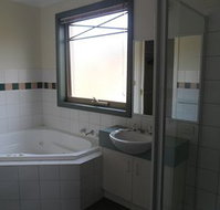 Australian Home Away  Box Hill 32 - Accommodation Directory