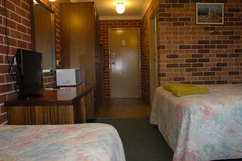 Colonial Motor Inn Lithgow - Accommodation Directory 9