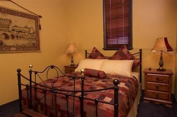 Church House B&B Gundagai - Accommodation Directory 5
