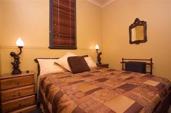 Church House B&B Gundagai - Accommodation Directory 6