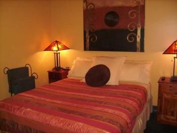 Church House B&B Gundagai - Accommodation Directory 7