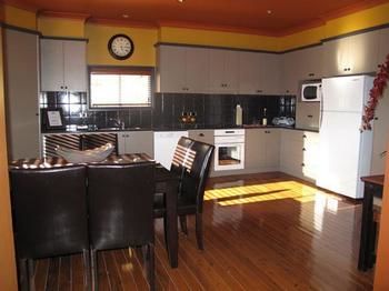 Church House B&B Gundagai - Accommodation Directory 10