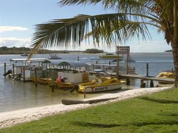 Noosa Backpackers Resort - Hostel - Accommodation Directory 8