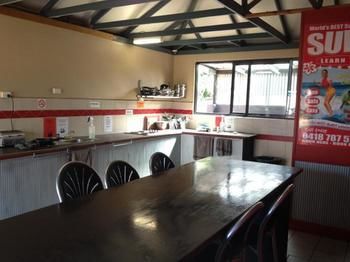 Noosa Backpackers Resort - Hostel - Accommodation Directory 12