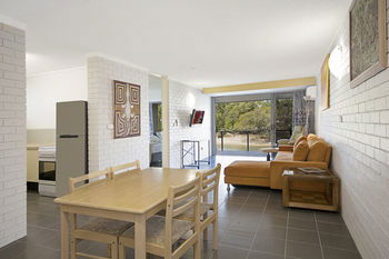 Jacaranda Noosa - Accommodation Directory 54