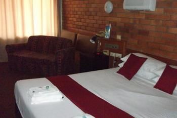 Hilldrop Motor Inn - Accommodation Directory 2