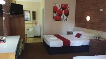 Hilldrop Motor Inn - Accommodation Directory 3