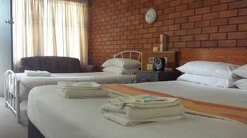 Hilldrop Motor Inn - Accommodation Directory 6