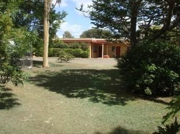 Hilldrop Motor Inn - Accommodation Directory 7