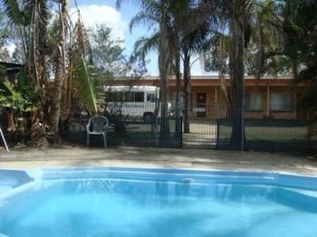 Hilldrop Motor Inn - Accommodation Directory 8