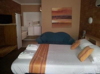 Hilldrop Motor Inn - Accommodation Directory 10