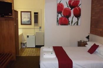 Hilldrop Motor Inn - Accommodation Directory 11