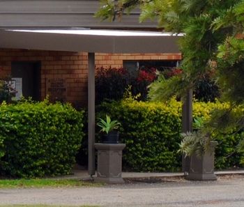Hilldrop Motor Inn - Accommodation Directory 17