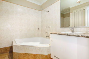 Edward Parry Motel & Apartments - Accommodation Directory 0