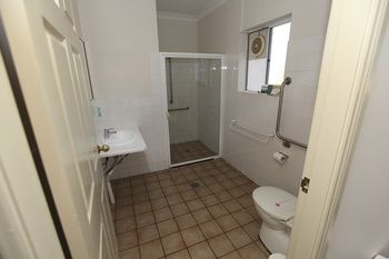 Across Country Motel And Serviced Apartments - Accommodation Directory 5
