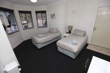 Across Country Motel And Serviced Apartments - Accommodation Directory 17