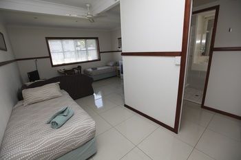 Across Country Motel And Serviced Apartments - Accommodation Directory 21