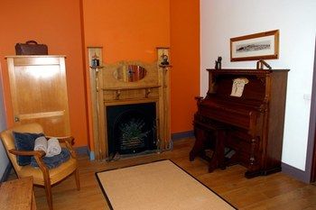 Sidney's Retreat - Accommodation Directory 8