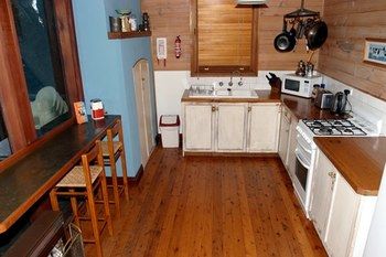 Sidney's Retreat - Accommodation Directory 10