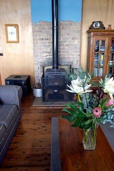 Sidney's Retreat - Accommodation Directory 12
