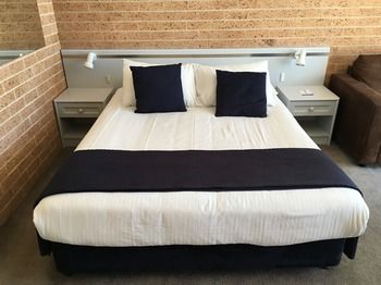 Ocean Front At The Entrance - Accommodation Directory 31