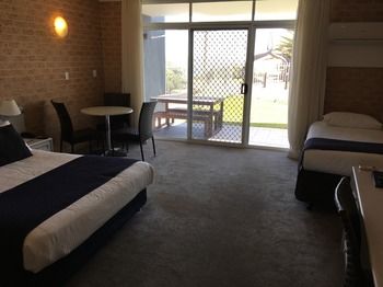 Ocean Front At The Entrance - Accommodation Directory 35