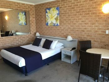 Ocean Front At The Entrance - Accommodation Directory 36