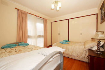 40 Thames Holiday Unit - Accommodation Directory 0