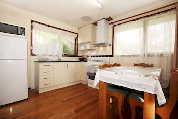 40 Thames Holiday Unit - Accommodation Directory 1