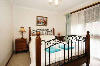 40 Thames Holiday Unit - Accommodation Directory 8