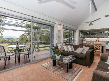 Vineyard Hill - Accommodation Directory 7